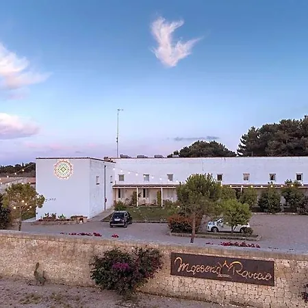 Hotel Masseria Rauccio 4*