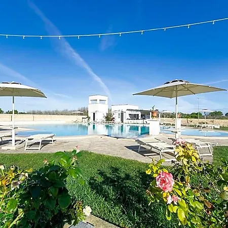 Hotel Masseria Rauccio 4*