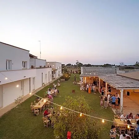 Masseria Rauccio 4* מלנדוניו